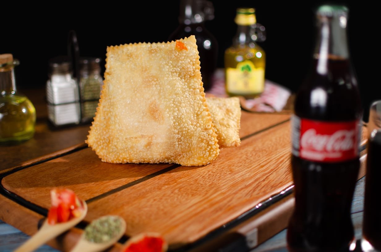 Pastéis crocantes fritos na hora na Pastelaria Sachet Criciúma
